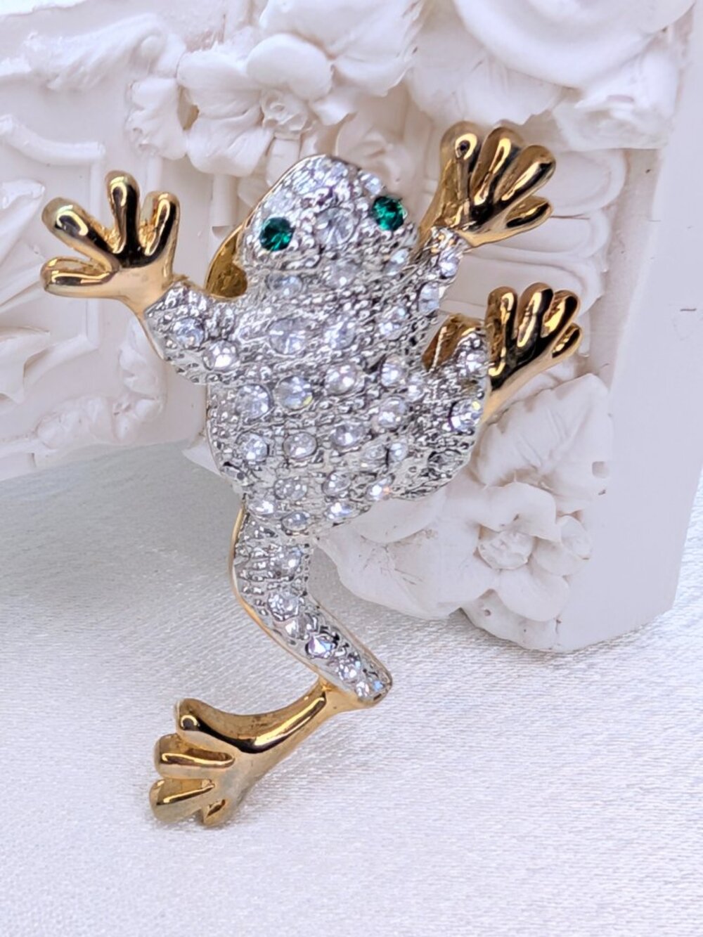 NEW Frog Put'em Pin - Picture 3 of 6